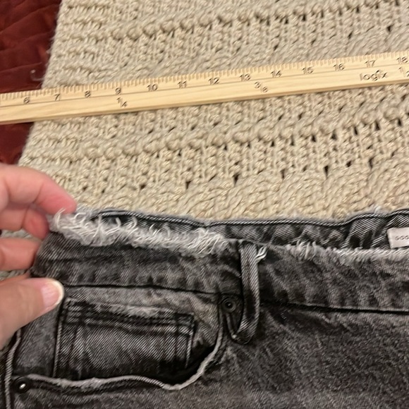 Good American cropped tapered leg jeans women’s size 16 black heavily distressed - Picture 9 of 16